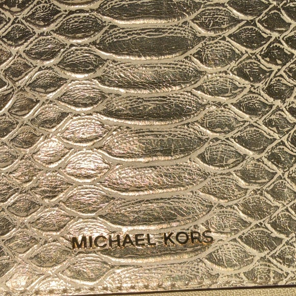Michael Kors Gold Designer Clutch Bag with shoulder strap - Picture 5 of 11